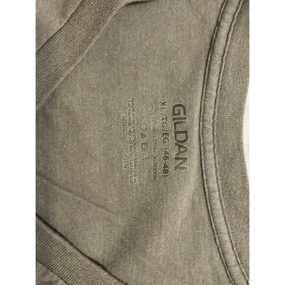 Gildan Men's Size XL (46-48)Gray Heavy Cotton Short Sleeve V-Neck T-Shirt - Picture 3 of 7